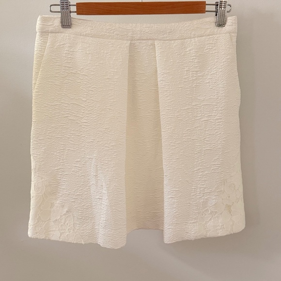 White skirt (S) - Picture 1 of 4